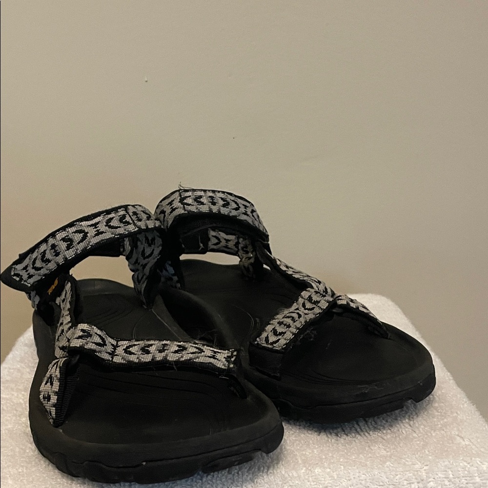 Teva Hurricane XLT2 women size 11